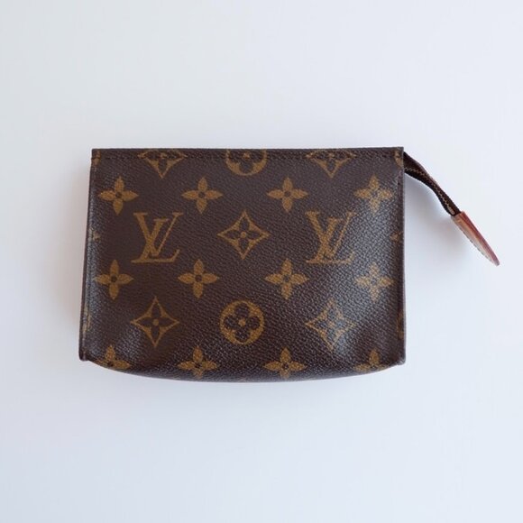 Authentic Preowned Louis Vuitton Monogram Toiletry 15 - Picture 7 of 11